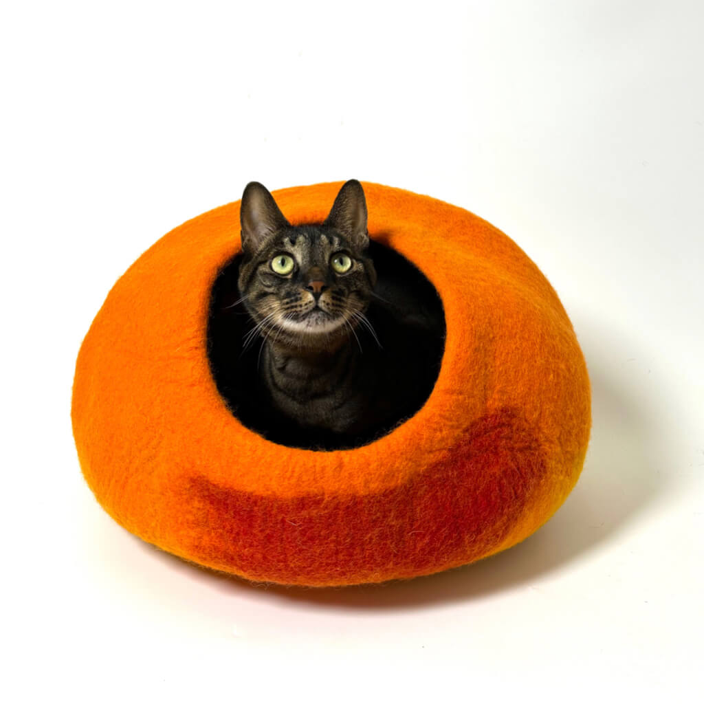 Wool Felt Cat Cave | Modern Cat Hideaway | Gradient Sunset Cat Bed – Pewos