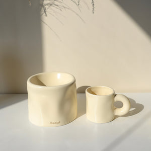 Pinch Ceramic Mug & Elevated Pet Bowl Set – Cream White – Simple and elegant ceramic mug and pet bowl set, perfect for pets and pet lovers, displayed with soft lighting.