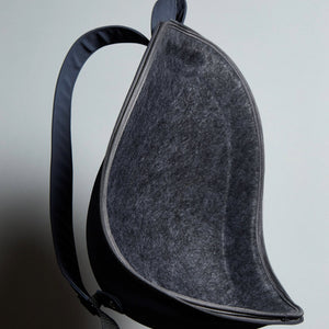 nterior view of the Extra-light Cat Travel Backpack, displaying the soft, comfortable lining.