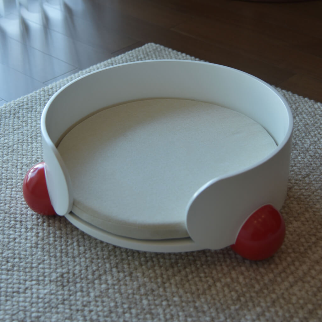Close-up of the plush cushion inside the HugMe Pine Wood Pet Lounger – Soft, breathable cushion for year-round comfort and relaxation.