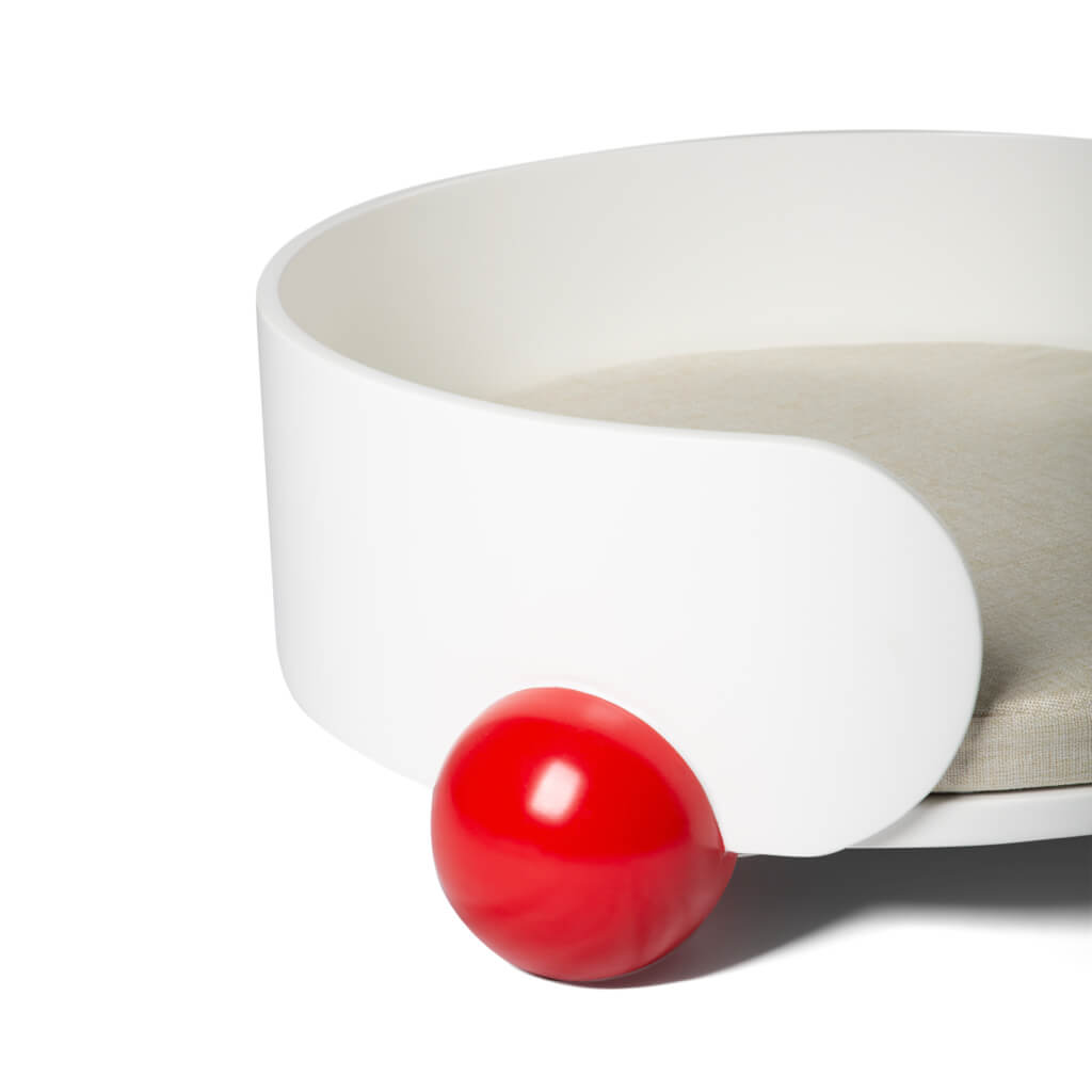 White Cat Bed with Red Accents for Contemporary Interiors – A bold, modern pet bed with a wraparound structure that provides comfort and aesthetic appeal.