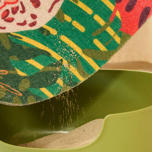 Litters falling from Purrre jungle litter mat – effective litter-catching texture in action.