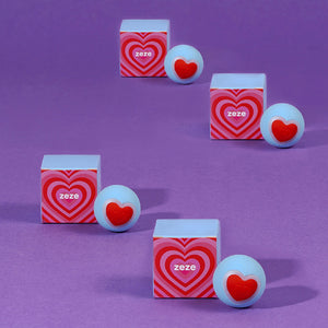Zeze-branded packaging with the USB rechargeable bouncing cat balls.