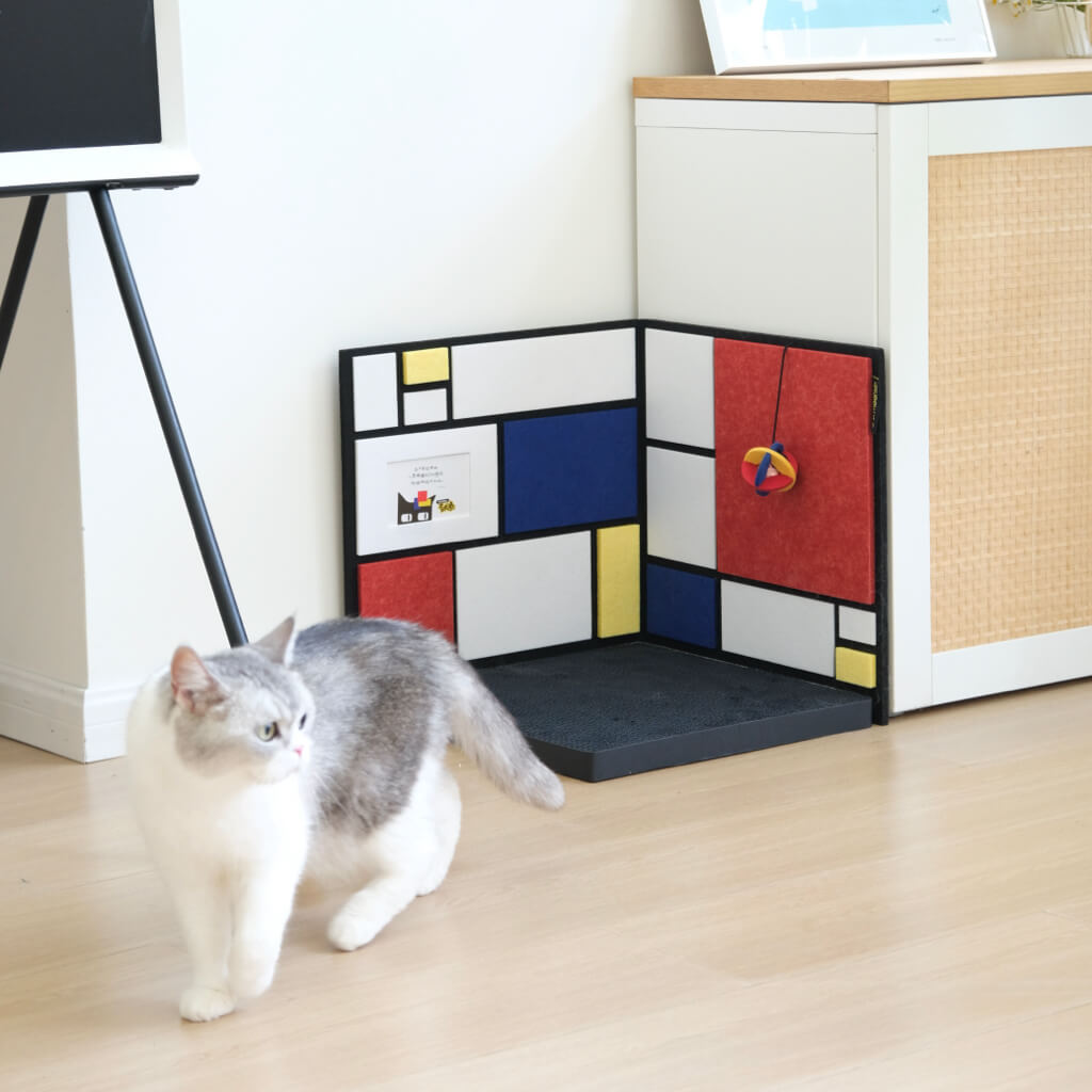 Corner cat scratcher with photo slot and hanging toy — space-saving L-shape protects walls; color-block panels.