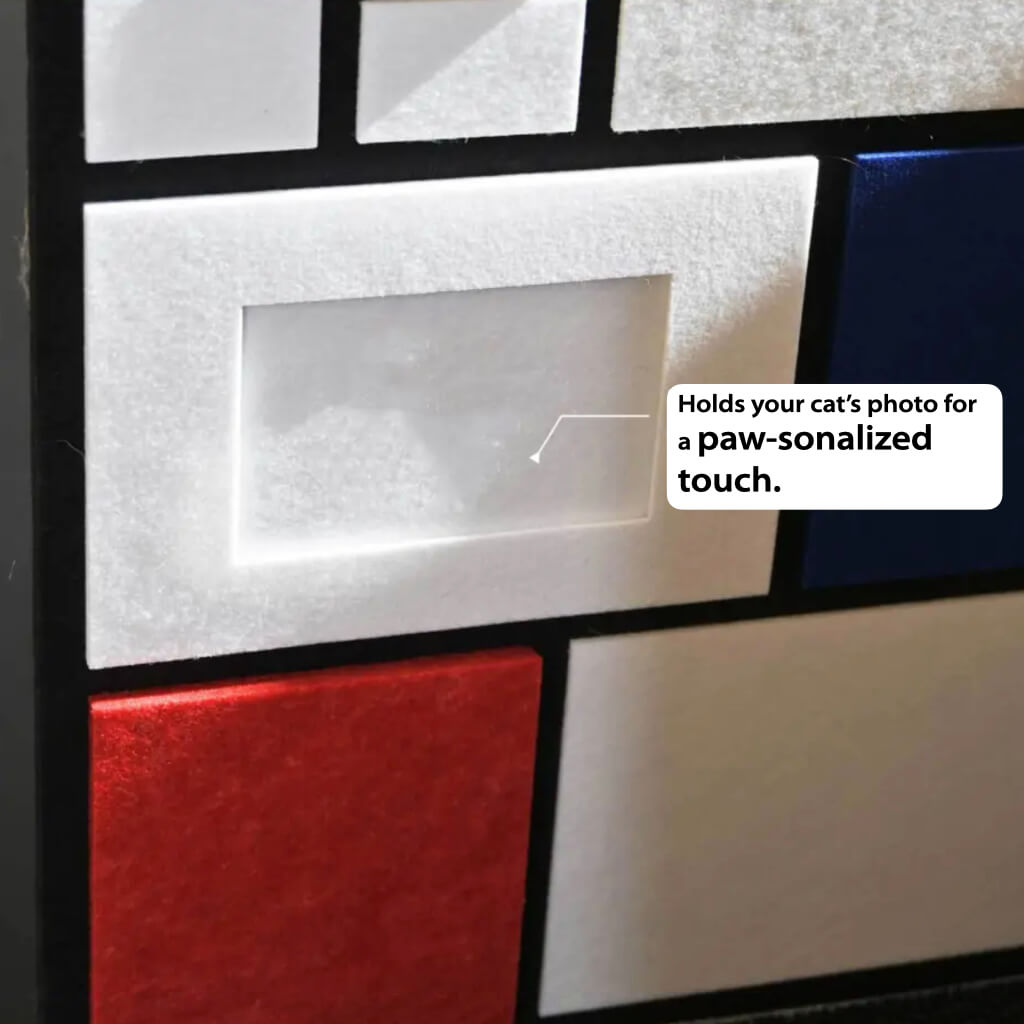 Photo slot close-up—personalize the corner cat scratcher with your cat’s picture.