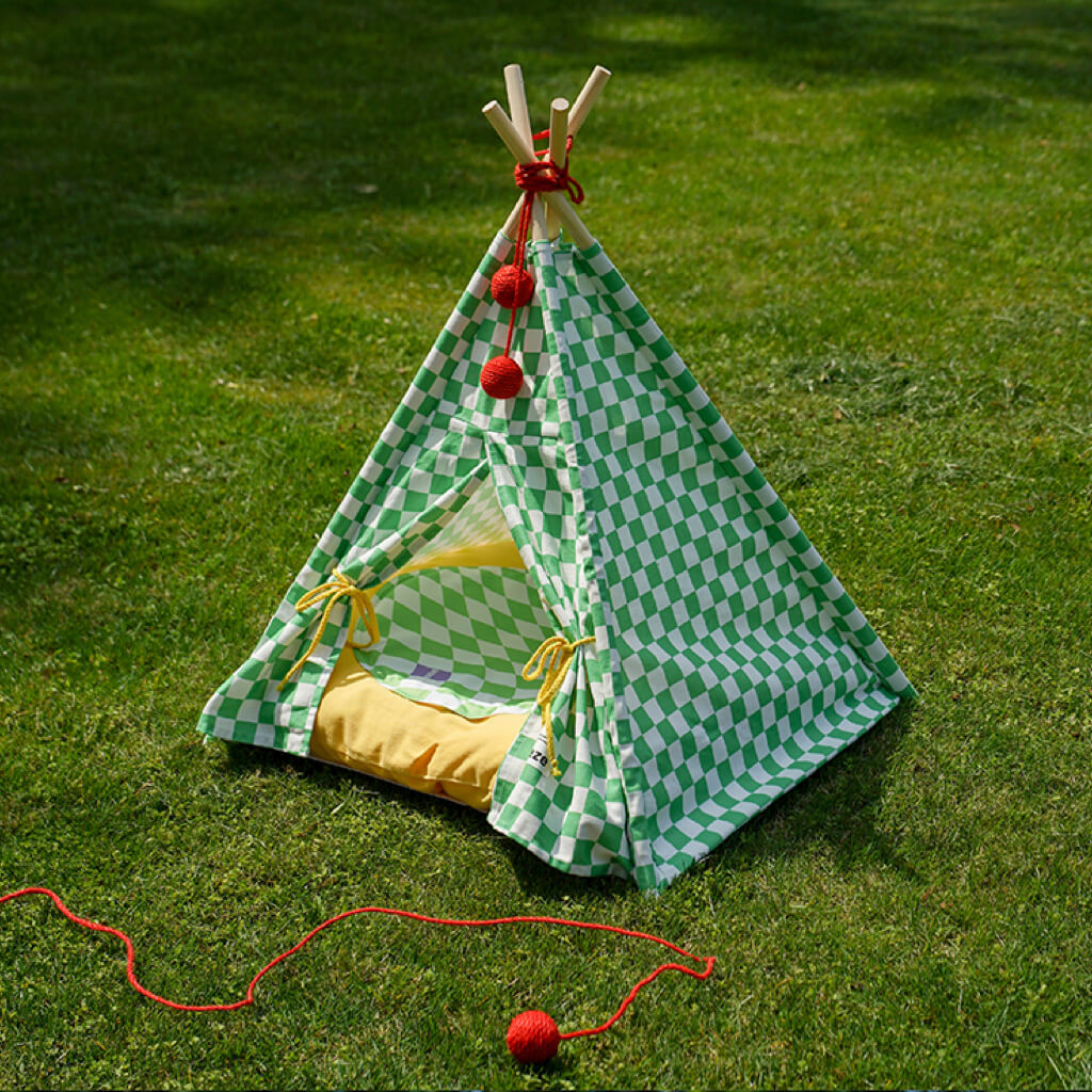Green Check Pet Teepee – Cozy Cotton Tent Bed for Cats & Small Dogs